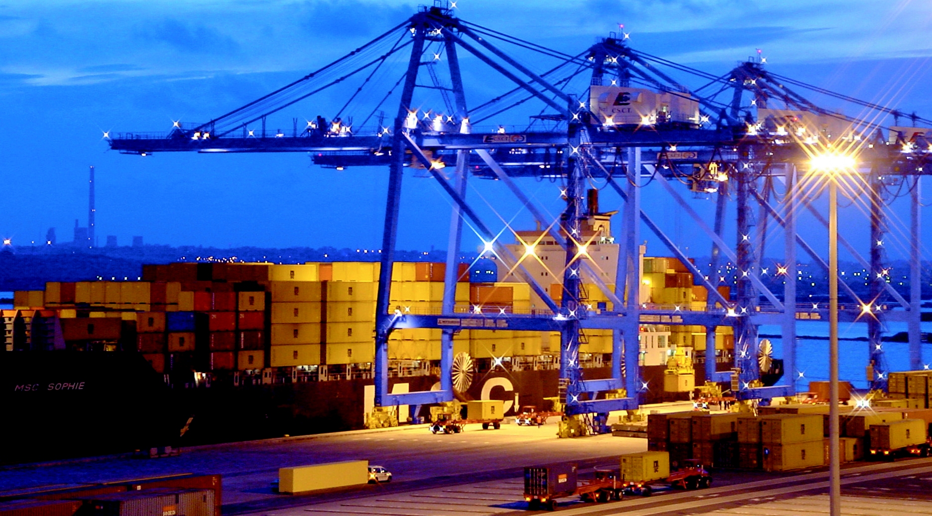 Tàu container là gì? Có gì khác biệt? - Công Ty Dịch Vụ Vận Chuyển Việt ...