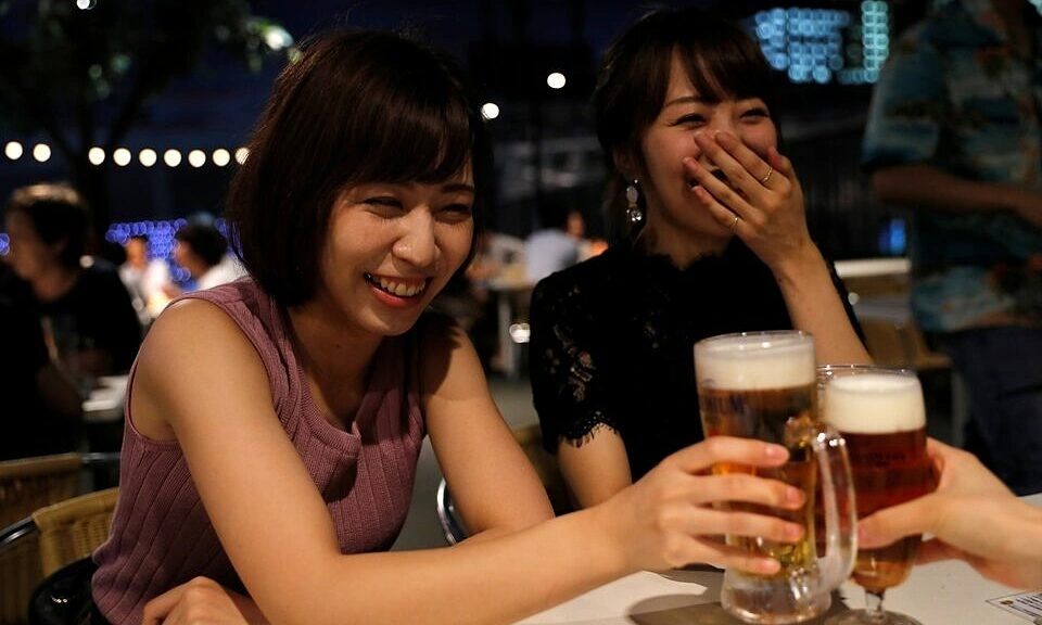 Phụ nữ Nhật Bản cùng nhau vượt qua chứng nghiện rượu