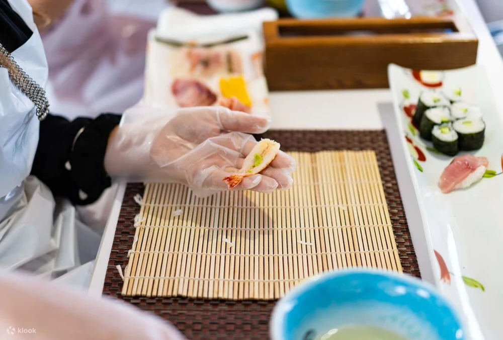 Chợ Cá Tsukiji: Thiên Đường Ẩm Thực Tươi Sống Tại Tokyo