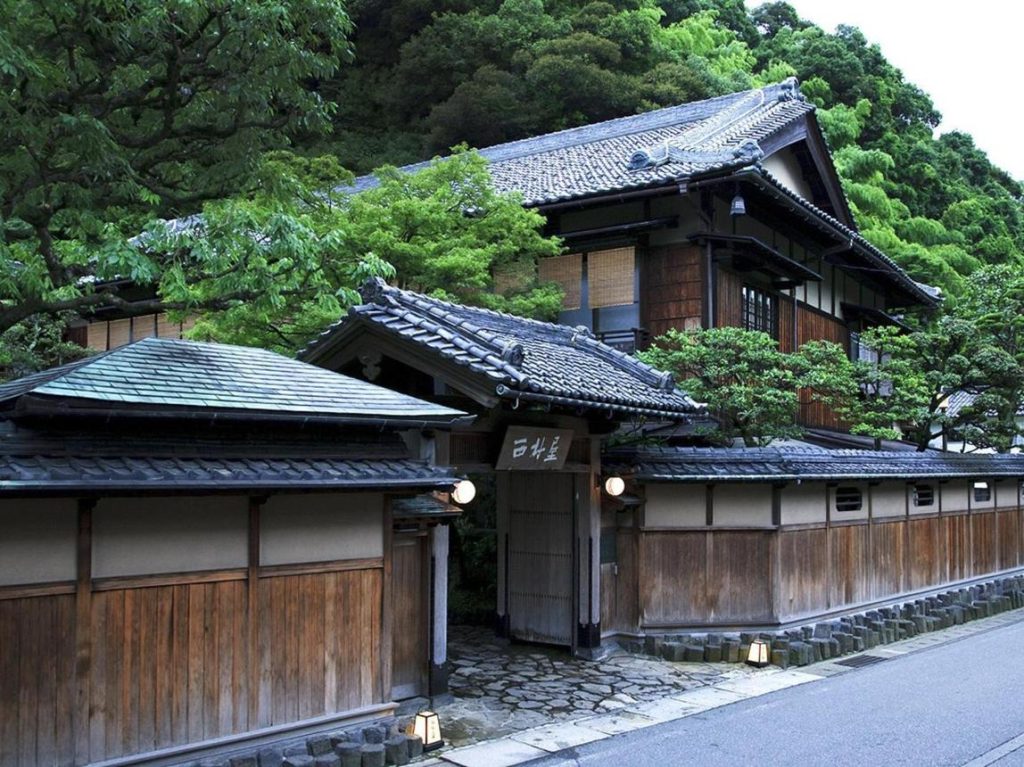 🏡 Ryokan – Trải Nghiệm Nghỉ Dưỡng Truyền Thống Của Người Nhật